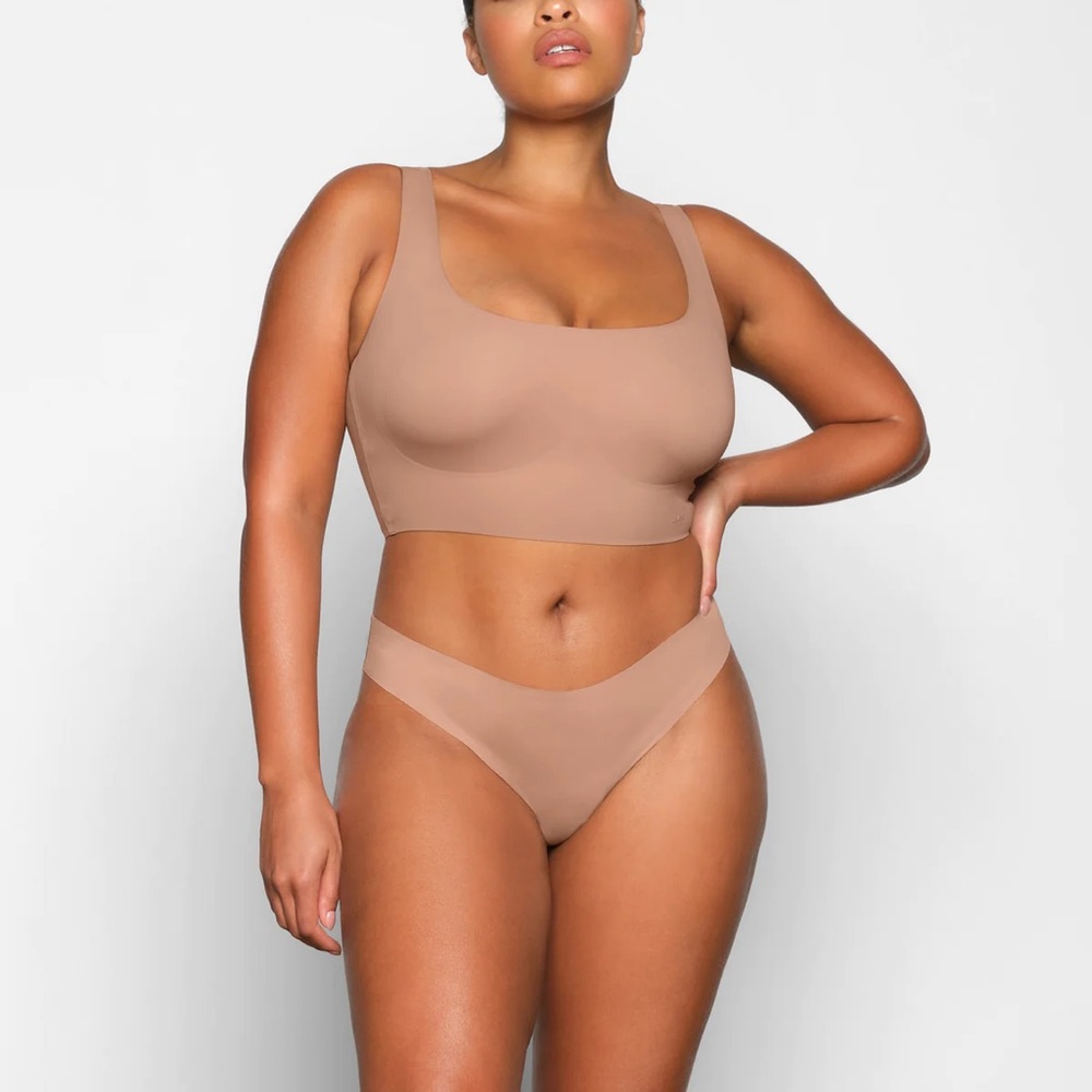 SKIMS Naked Scoop Longline Bra in Sienna
